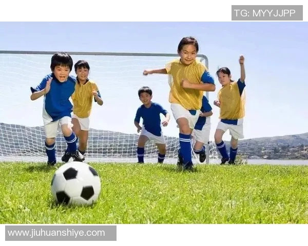 足球明星与孩子温馨瞬间大合集展现亲子时光的快乐与感动