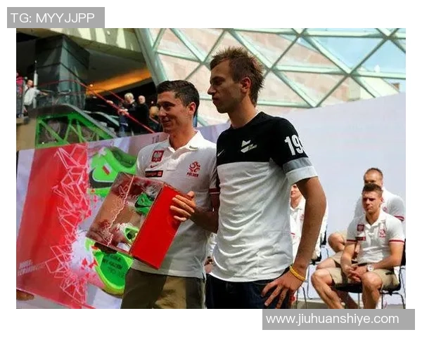 定制足球明星签名服装让你与偶像零距离接触尽享球迷专属体验